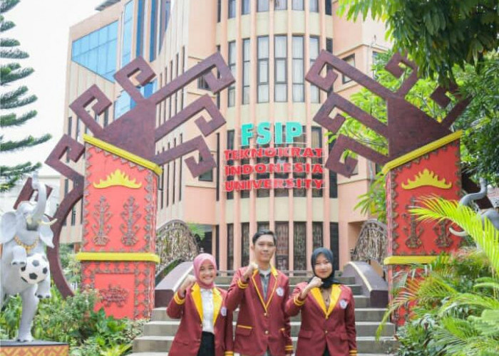 Mahasiswa UTI Juara Lomba Nasional Bahasa Inggris di EAST 2022
