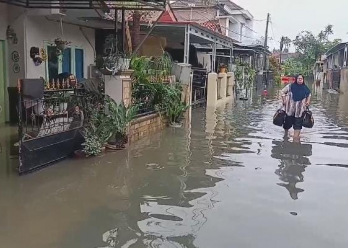 Aktifitas Terganggu Akibat Banjir, Warga Minta Segera Perbaikan Tanggul dan Drainase