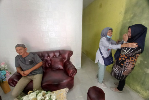 Nyaris Ambruk, Kadir Efendi Sujud  Syukur Rumahnya di Bedah