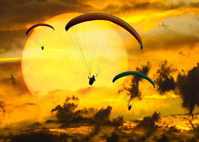 5 Wisata Paralayang di Indonesia, Nikmati Pemandangan Indah dari Atas