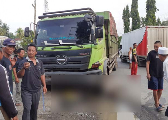 Tiga ABG Digilas Truk, Satu Tewas di Tempat