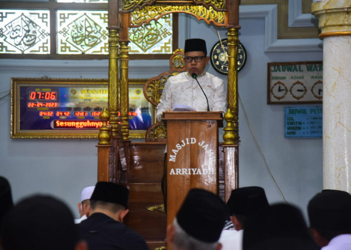 Pj Bupati Mesuji Salat Idul Fitri di Masjid Jami' Arriyadh Desa Brabasan, Ini Pesannya