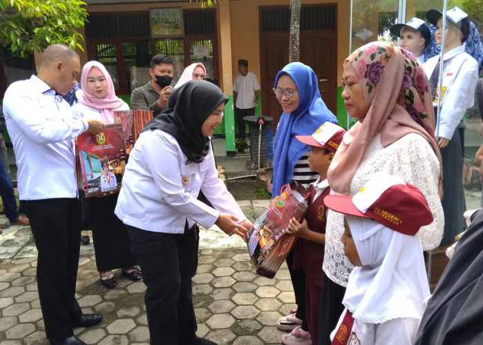 Pemkot Bandar Lampung Akhirnya Kembali Salurkan Seragam Biling 