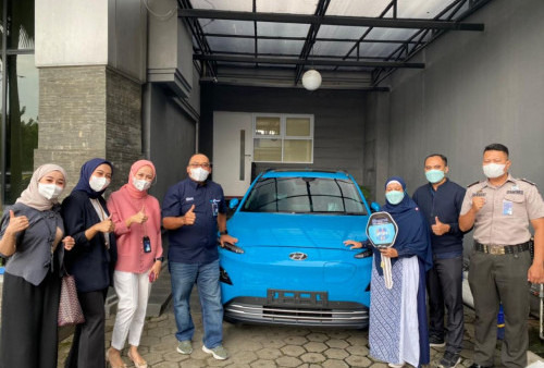 Rajin Pakai BRImo, Nasabah BRI Ini Dapat Hadiah Mobil Listrik Premium