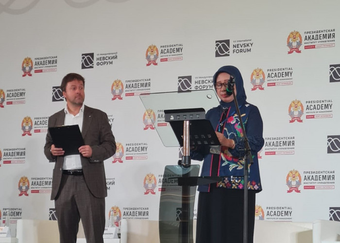 Rektor Unila jadi Pembicara di Forum Nevsky RANEPA Rusia
