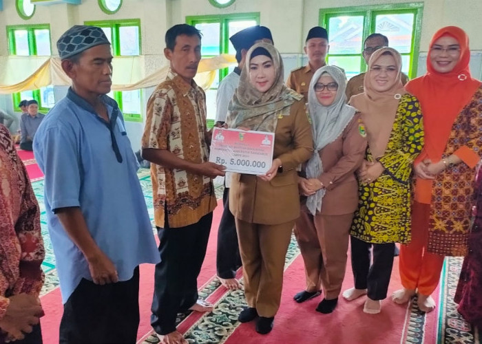 Bupati Tanggamus Serahkan Bantuan Dana Hibah untuk Pembangunan Masjid dan Tiga Musala 