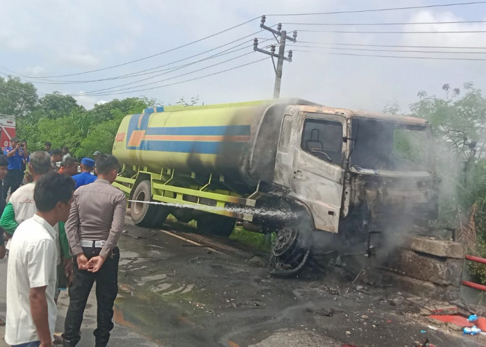 Truk Tanki Tabrak Pengendara Motor Hingga 2 Orang Tewas