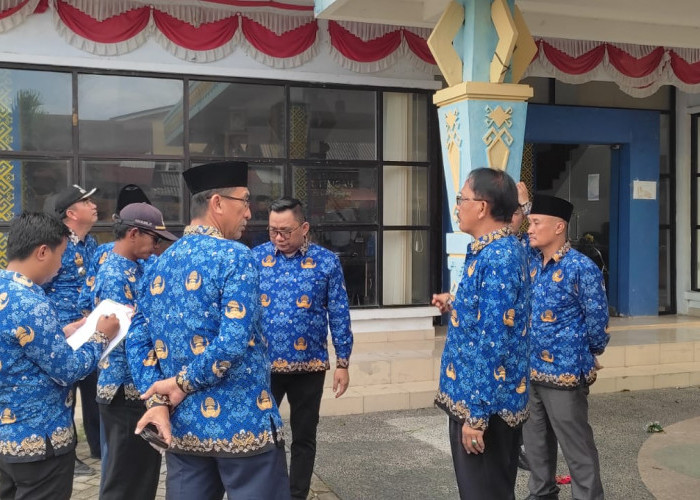 Atap dan Plafon Gedung Camat Pesisir Tengah Rusak, Ini yang Dilakukan Agus Istiqlal