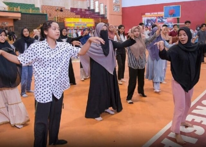 UTI Kenalkan Tarian Lampung Kepada Peserta Pertukaran Mahasiswa Merdeka