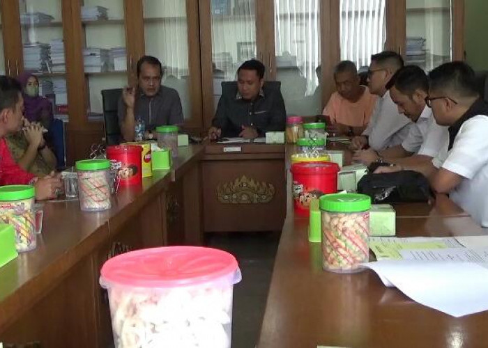Dipanggil DPRD Kota, Ini Kata Lurah Beringin Raya Perihal Keterlibatan Pemasangan Stiker Bacaleg DPR RI
