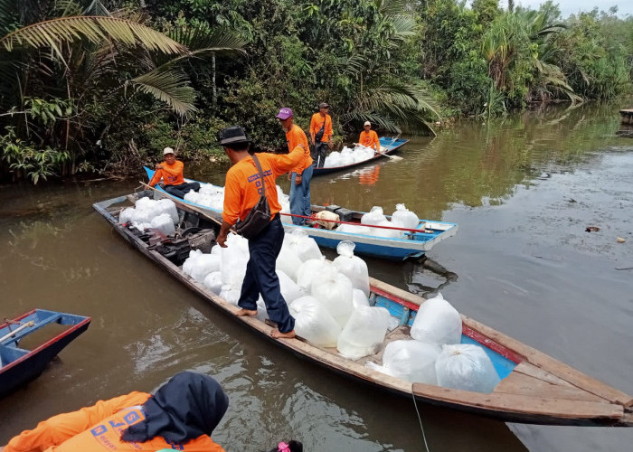 Belasan Ribu Benih Ikan Air Tawar Ditebar di Sungai Kabong dan Sungai Buaya Mesuji
