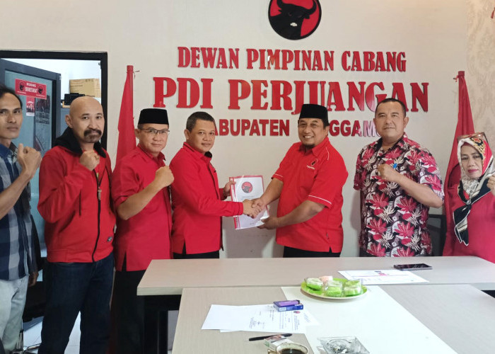 Ketua DPRD Tanggamus Serahkan Berkas Pendaftaran Bacalon Wabup ke Sekretariat Panitia Penjaringan DPC PDIP 