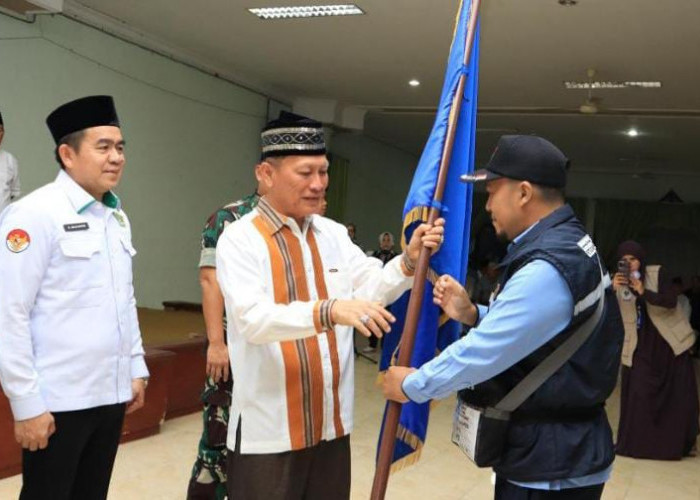 Lepas 202 CJH Tulang Bawang, Bupati Qudrotul Ikhwan Titip Do'a