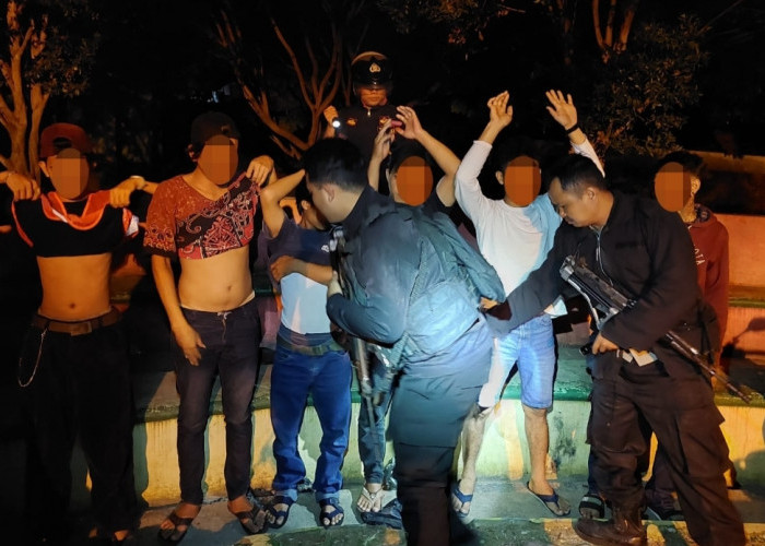 Polresta Bandar Lampung Amankan 3 Linting Ganja, 2 Lempeng Pil Koplo, 5 Senjata Tajam Hingga Belasan Remaja 