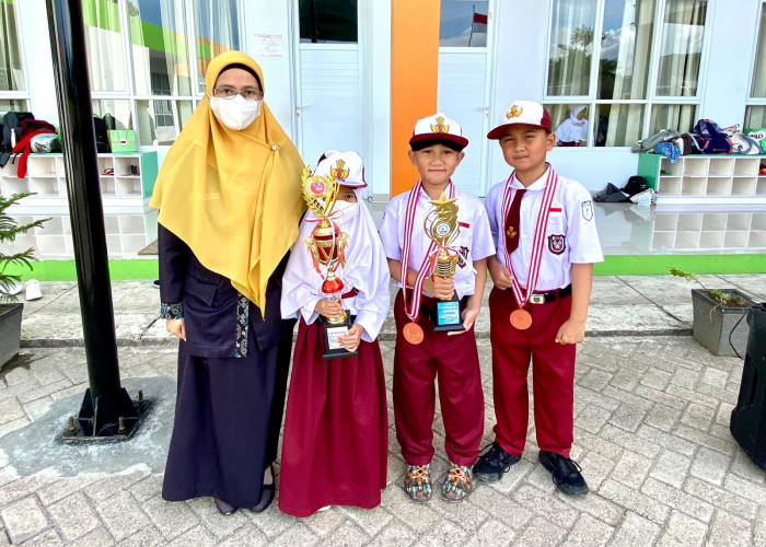 Dua Siswa SDI Pelangi Sabet Juara 3 Kompetisi Robot Nasional 2022