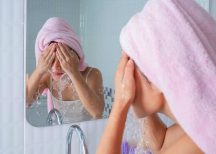 Sah Atau Tidak Wudhu saat Masih Pakai Make Up? Begini Hukum Wudhunya
