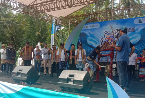 Sandiaga Uno Resmi Buka Event WSL Krui Pro 2022