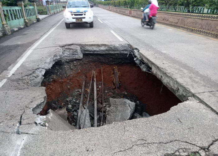 Jalan Nasional Amblas, Petugas Tutup Satu Jalur 
