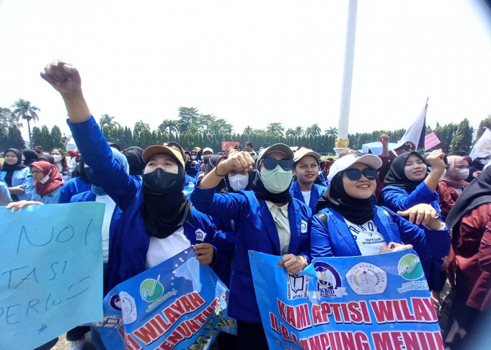 Ratusan Mahasiswa dan Dosen Kompak, Unjuk Rasa di Depan Kantor DPRD Lampung, Apa yang Dituntut?