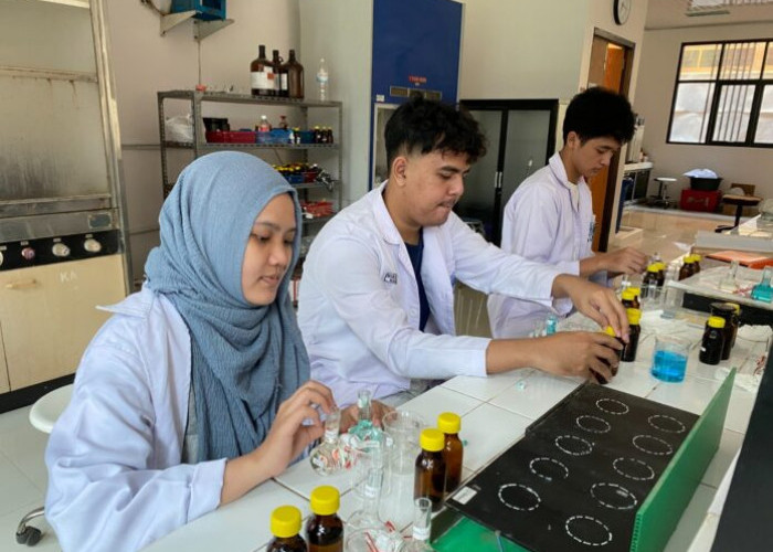 Tim Penelitian Mahasiswa Unila Manfaatkan Limbah Zat Warna dengan Pendekatan Inovatif PIM Polyeugeno