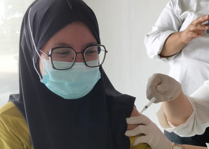 Tenaga Kesehatan Tanggamus Mulai Dapat Vaksin Booster Kedua