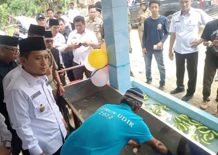 Wabup Ardian Saputra Serahkan Satu Paket Bangsal Pasca Panen dari Kementan RI