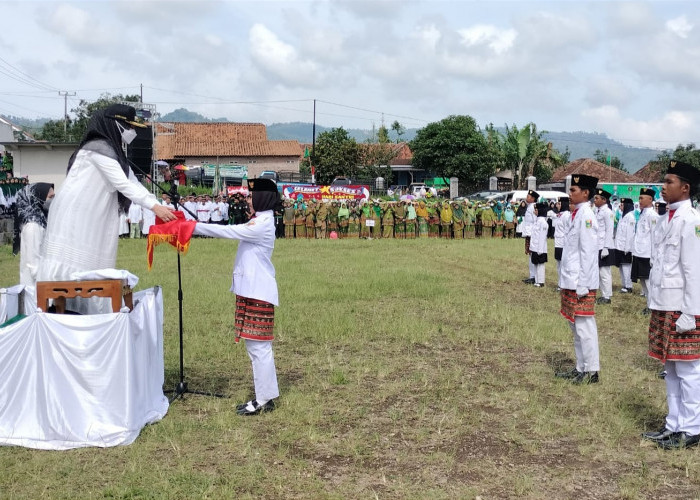 Tanggamus Peringati Hari Santri, Gelar Upacara dan Pawai Nadzom Santri 