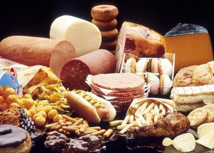 4 Jenis Makanan yang Harus Dibatasi Wanita Berperut Buncit