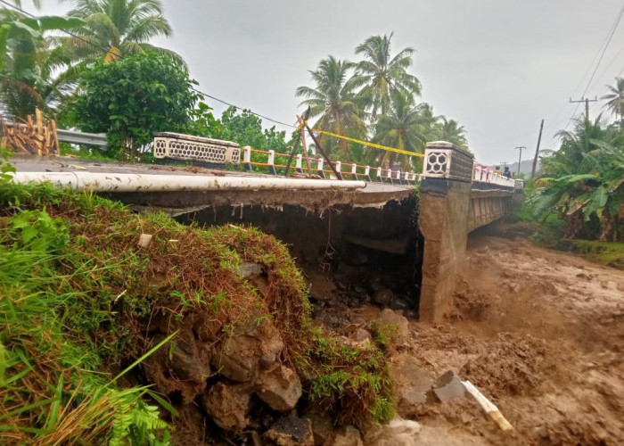 Banjir Bandang di Pesisir Barat, Jalinbar Terancam Putus 