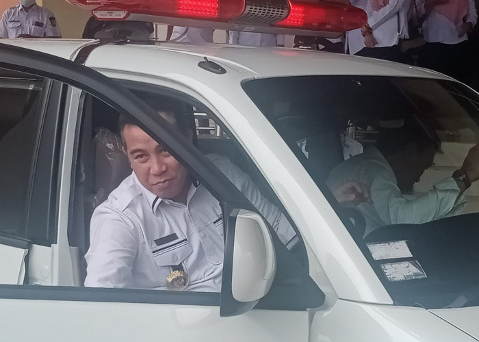 Pasar Modal Indonesia Beri Bantuan Ambulans ke Pesawaran