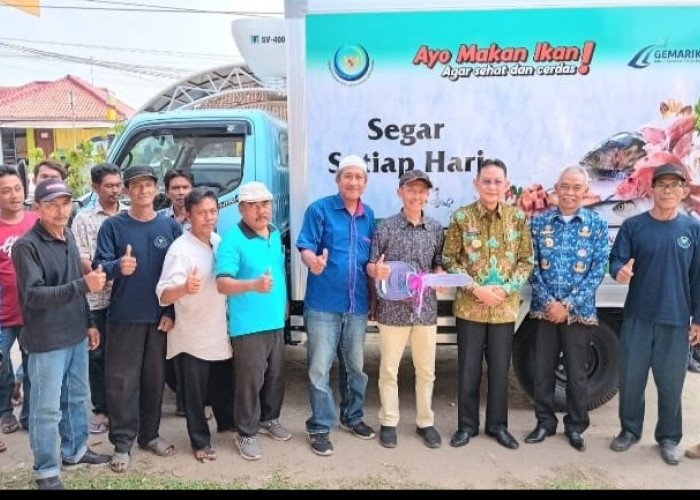 KKP RI Beri Mobil Bantuan Pendingin Ikan ke Nelayan Petani di Pringsewu