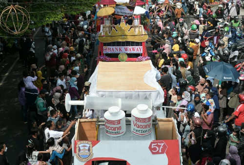 Festival Mobil Hias dan Pawai Budaya Warnai Jalan Protokol Bandar Lampung