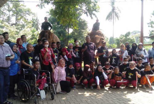 Kunjungi Taman Satwa Lembah Hijau, Ekspresi Penyandang Disabilitas Sungguh Membuat Haru