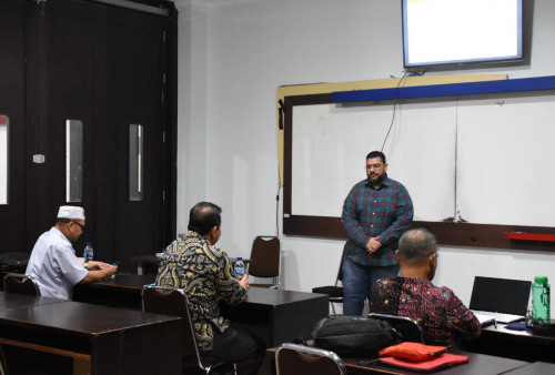 Soroti Layanan Rumah Sakit Airan Raya, Mahasiswa Asal India Selesaikan Ujian Tesis di Kampus IIB Darmajaya