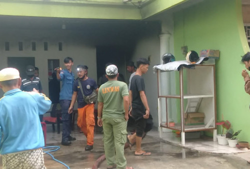 Kepulan Asap Tebal Muncul di Dalam Kamar