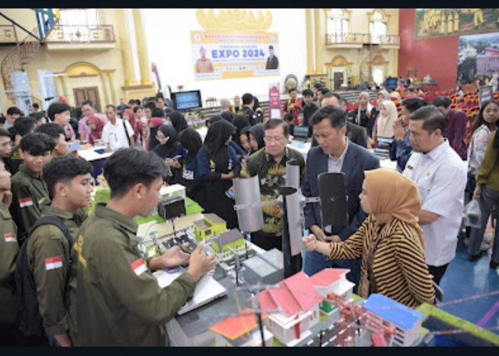 Mahasiswa Teknik Elektro Teknokrat Rakit Maket PLTB untuk Penerangan Kota