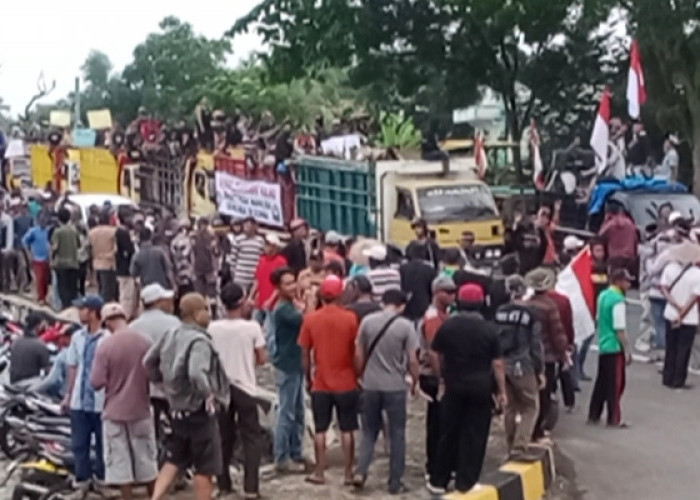Petani Singkong Demo, Jalintim Macet Hinga 7 Kilometer