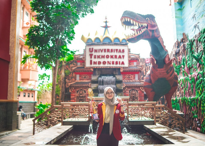Mahasiswi Universitas Teknokrat Indonesia Raih Juara Nasional Lomba Desaign Poster