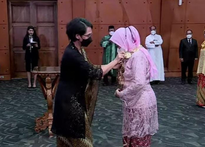 Resmi Jadi Rektor Unila, Prof. Lusmeilia Afriani Belum Bicara Soal Perubahan Kabinet 
