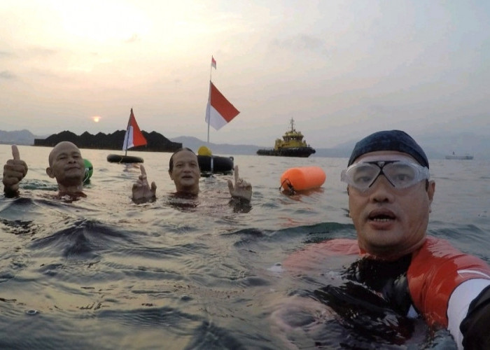 Target Rekor MURI, Berenang Merdeka Bakal Tarik Bendera Merah Putih Raksasa Dari Gunung Kunyit ke Mutun 