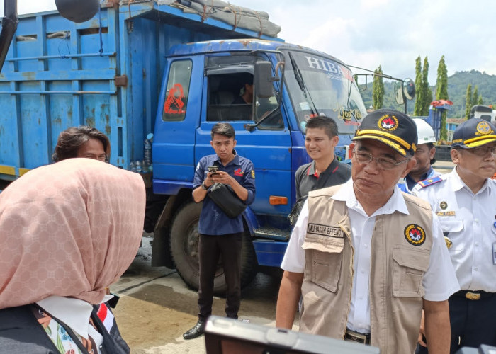 Menko PMK Pantau Arus Balik Pelabuhan Panjang: Beri Pelayanan Terbaik!