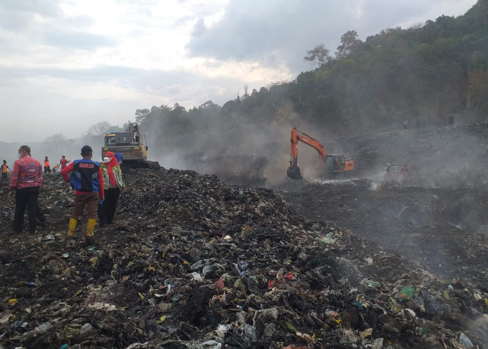 Alhamdulillah, Kebakaran TPA Bakung Sudah Bisa Dikendalikan