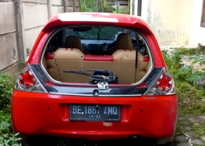Masih Menjadi Misteri, Mobil Brio Merah Ditemukan di Persawahan, Polisi Turun Tangan