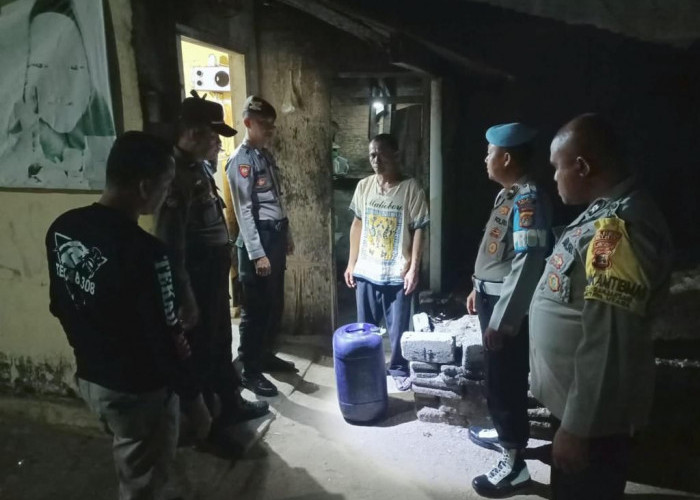 Polres Metro Sita Ratusan Miras Serta Amankan Tersangka Pengedar Obat Terlarang Tanpa Izin