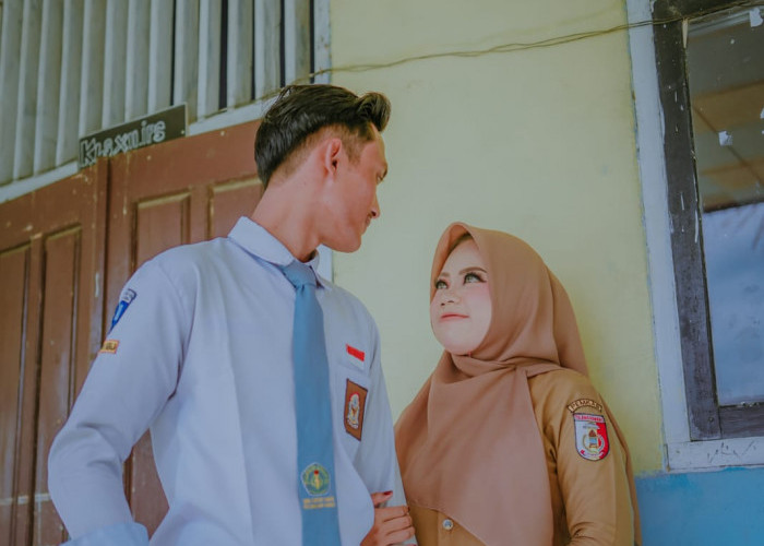Kisah Guru di Tulang Bawang Dilamar oleh Muridnya Viral di Media Sosial, Begini Pejalanan Cinta Keduanya