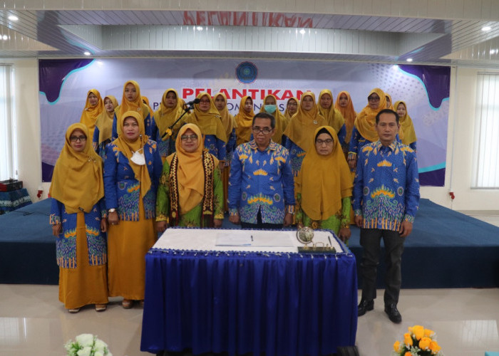 Rektor UMPRI Lantik Pengurus Walidah UMPRI