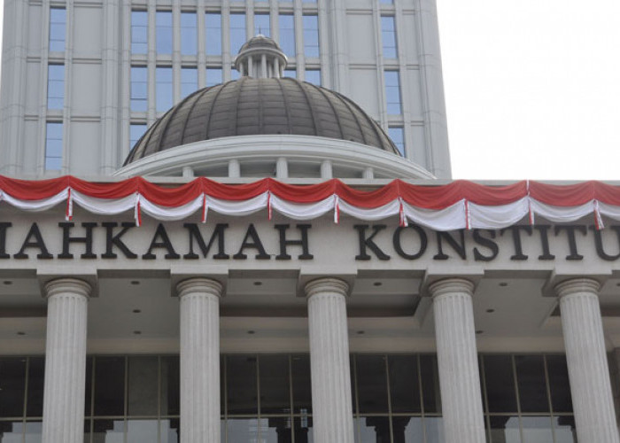 MK Tolak Gugatan PSI Soal Batas Usia Capres Cawapres, Dua Hakim Dissenting Opinion 