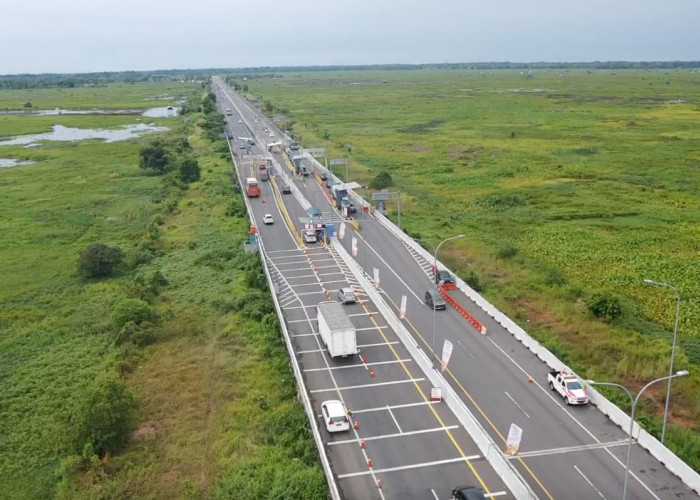 H-1 Lebaran, Kendaraan Pemudik di Tol Bakter Mulai Lengang