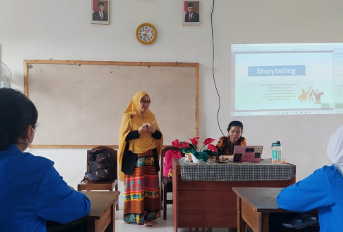 Program Studi Sastra Inggris UTI Beri Pelatihan English Public Speaking di SMAN 1 Kotagajah