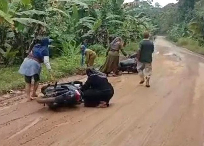 Hati-hati! Lewat Jalur Ini, Kendaraan Bisa Tergelincir